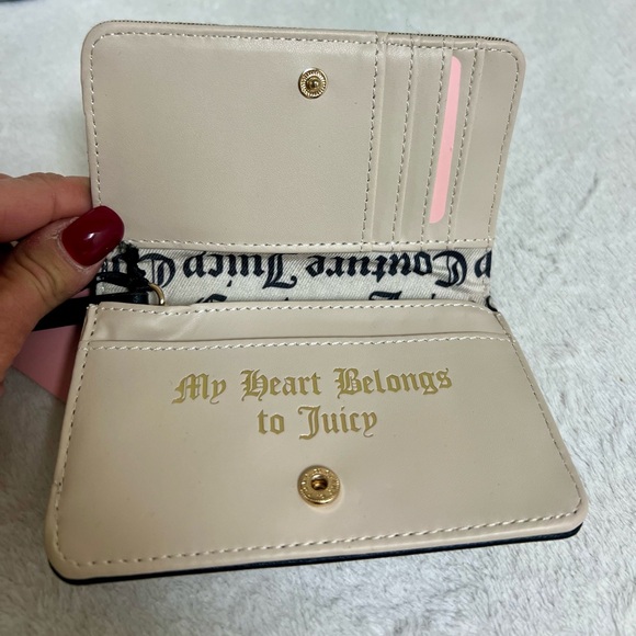 Juicy Couture Wallet with Gold Bow. - Picture 5 of 5